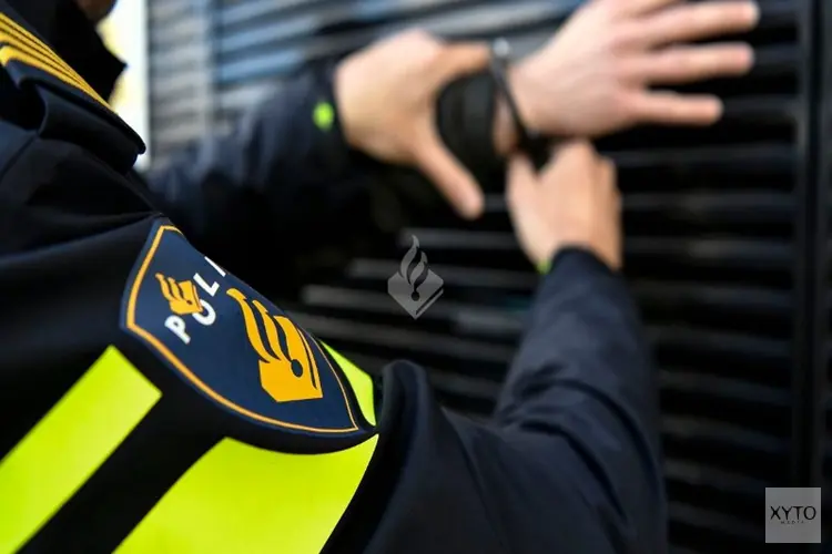 Politie houdt man aan in woning ivm drugsbezit