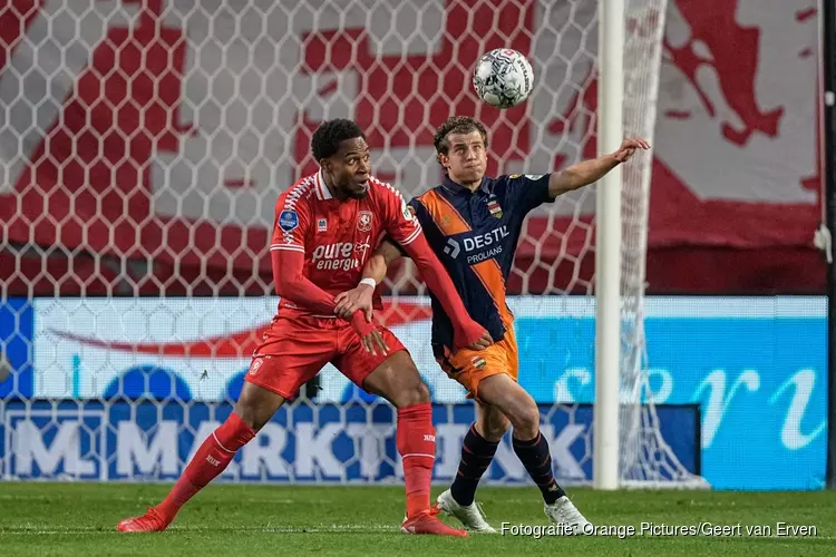 FC Twente en Willem II delen de punten in rommelige pot
