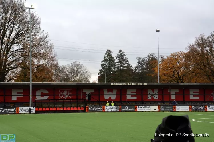 FC Twente Vrouwen spelen Heerenveen compleet van de mat