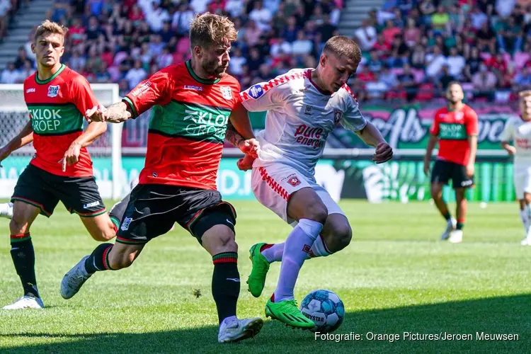 Invaller Steijn schiet FC Twente in slotfase naar zege op NEC