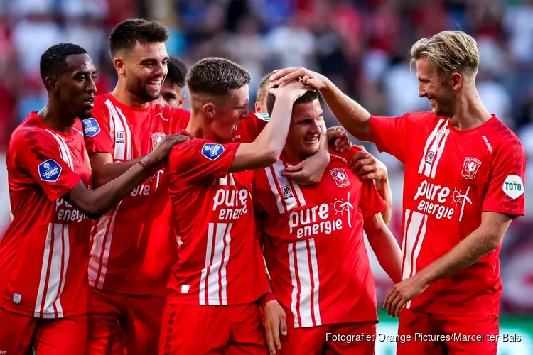 FC Twente zonder al teveel problemen naar play-offs Conference League