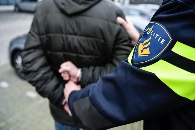 Acht mannen aangehouden voor rellen na voetbalwedstrijd FC-Twente tegen Hammarby