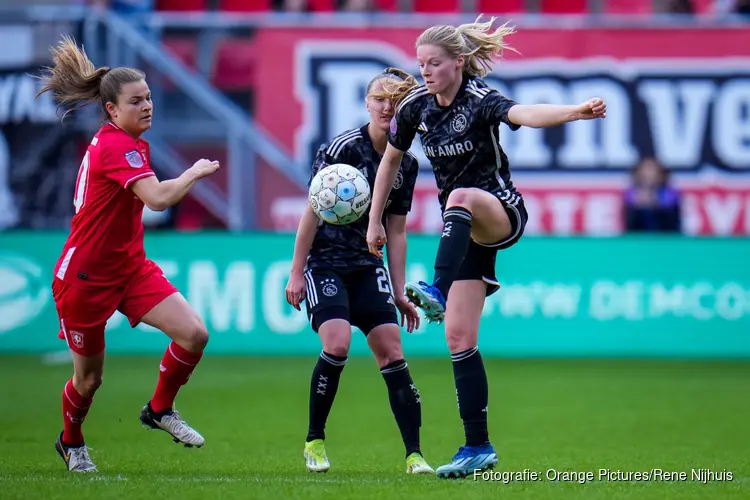 Vrouwen Ajax brengen spanning iets terug na winst op koploper FC Twente