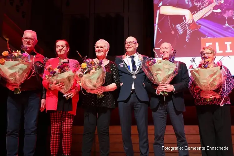 Vijf Enschedeërs beloond met gouden Enschede-speld